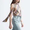 Top de seda con cuello tipo pañuelo