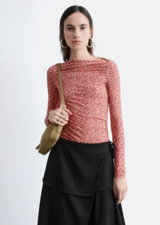 Top floral con fruncidos