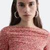 Top floral con fruncidos