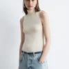 Top sin mangas con cuello alto