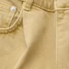 Vaqueros con detalle de pliegues