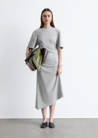 Vestido camiseta midi asimétrico