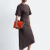 Vestido camiseta midi asimétrico