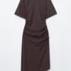 Vestido camiseta midi asimétrico
