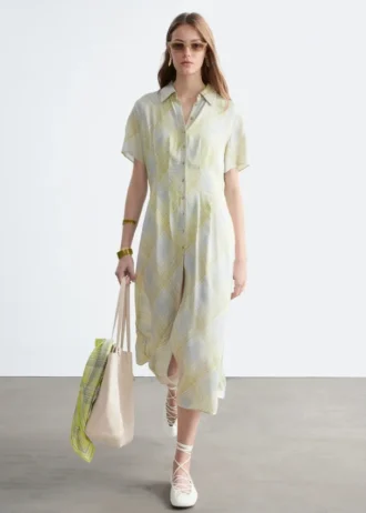 Vestido de camisa con pliegues en la cintura