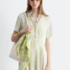 Vestido de camisa con pliegues en la cintura