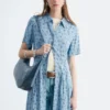 Vestido de camisa con pliegues en la cintura