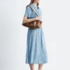Vestido de camisa con pliegues en la cintura