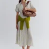 Vestido de camisa con pliegues en la cintura