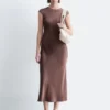 Vestido largo ajustado de satén
