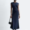 Vestido largo ajustado de satén