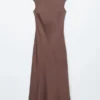 Vestido largo ajustado de satén