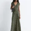 Vestido largo de seda con cuello en V