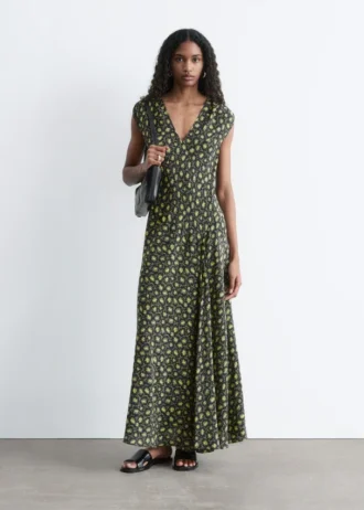Vestido largo de seda con cuello en V