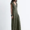 Vestido largo de seda con cuello en V