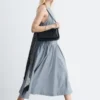 Vestido midi acampanado