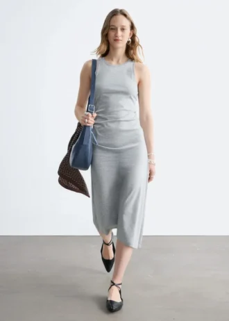 Vestido midi asimétrico con fruncidos