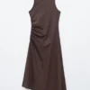 Vestido midi asimétrico con fruncidos