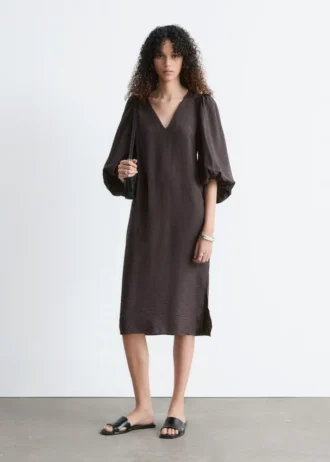 Vestido midi con cuello en V y mangas abullonadas