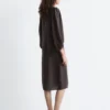 Vestido midi con cuello en V y mangas abullonadas
