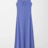 Vestido midi con detalle de hebilla