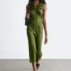 Vestido midi con escote en forma de ojo de cerradura y fruncidos