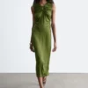 Vestido midi con escote en forma de ojo de cerradura y fruncidos