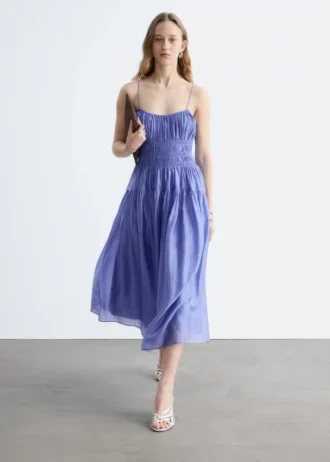 Vestido midi con fruncidos