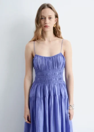 Vestido midi con fruncidos