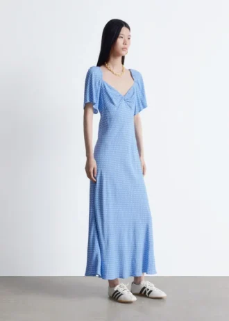 Vestido midi con mangas con volantes