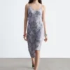 Vestido midi con tirantes y estampado floral
