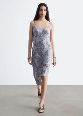 Vestido midi con tirantes y estampado floral