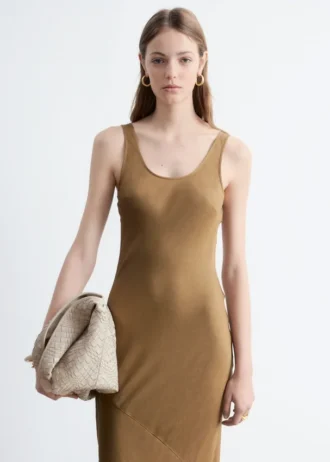 Vestido midi de corte al bies