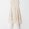 Vestido midi de encaje con cuello en V