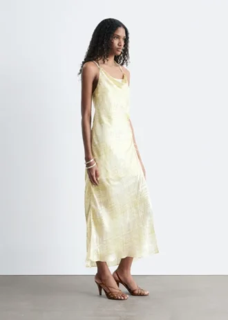 Vestido midi de jacquard con cuello vuelto