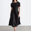 Vestido midi de lino acampanado