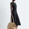 Vestido midi de lino acampanado