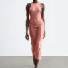 Vestido midi de satén sin mangas