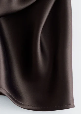 Vestido midi de satén sin mangas