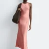 Vestido midi de satén sin mangas