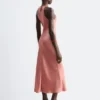Vestido midi de satén sin mangas