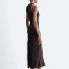 Vestido midi de satén sin mangas