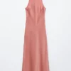 Vestido midi de satén sin mangas