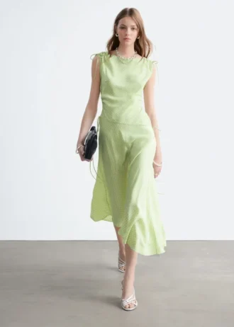 Vestido midi drapeado asimétrico