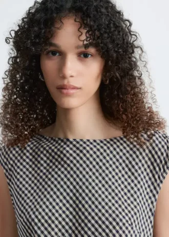 Vestido midi drapeado asimétrico