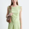 Vestido midi drapeado asimétrico