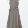 Vestido midi drapeado asimétrico