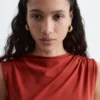 Vestido midi drapeado sin mangas