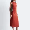 Vestido midi drapeado sin mangas