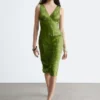 Vestido midi liso con cuello en V